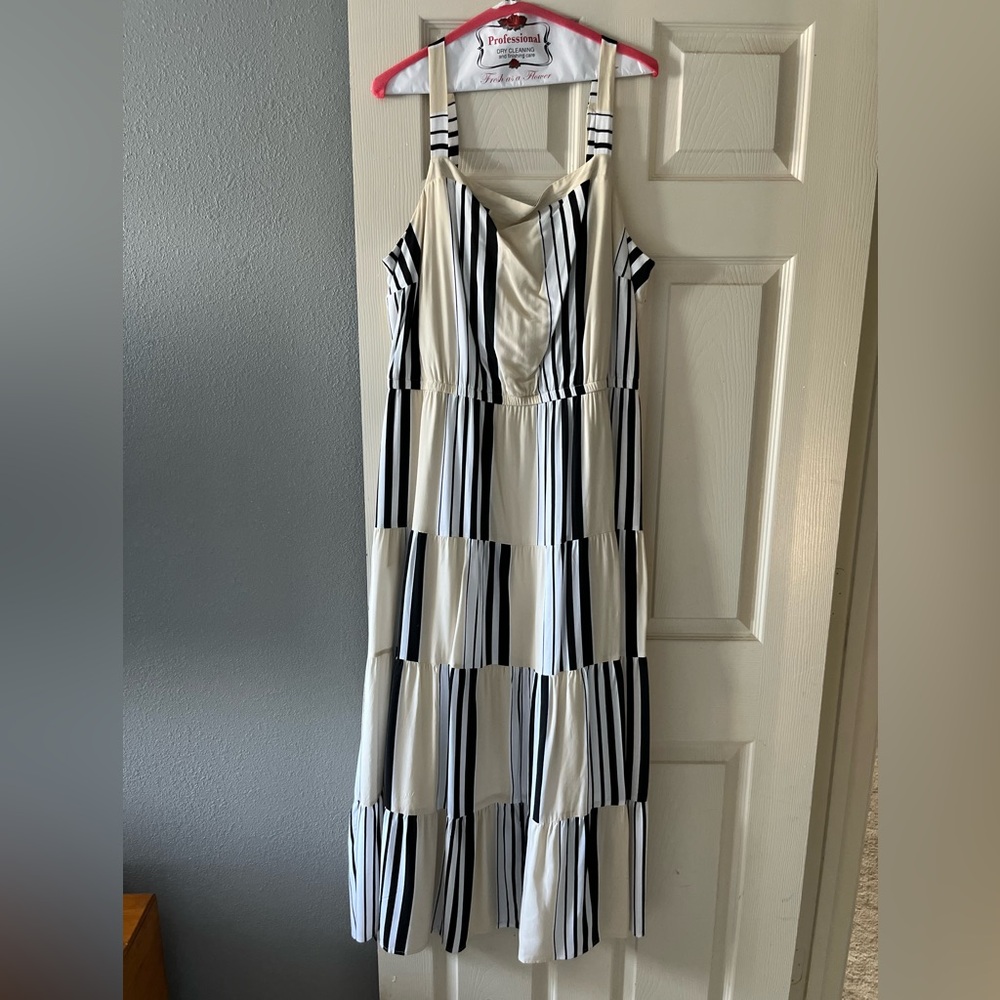 Maxi dress w/adjustable straps.